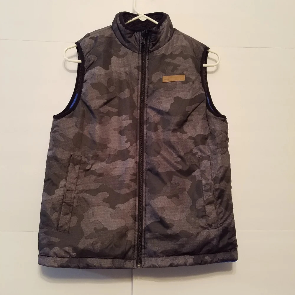 NWOT   Buffalo  David  Bitton Size L(14-16) Gray Camo Vest